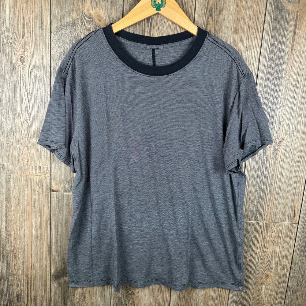 Lululemon Striped Crew Neck T-Shirt Short Sleeve Everyday Top Mens Size Medium